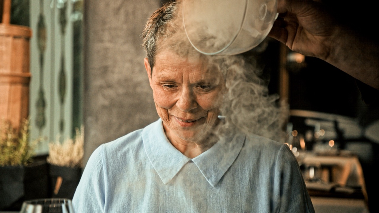 gross-250716-wow-sommerkampagne-2024-16zu9-restaurant-still-01