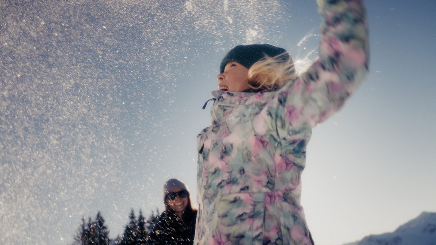 emma-still-020-klein