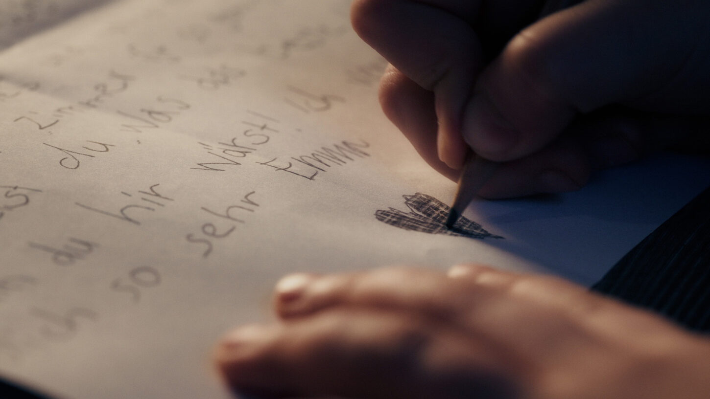 emma-still-030-klein