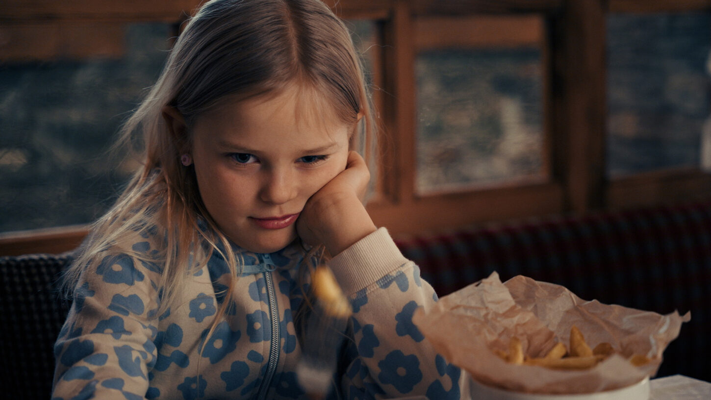 emma-still-040-klein